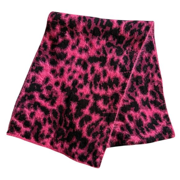 DKNY Fuzzy Animal Print Knit Scarf Pink One Size New with Tags - Picture 3 of 7